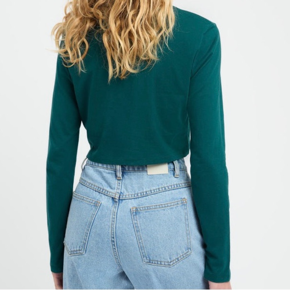 BCBG MAXAZRIA• Wool Crew Neck Cropped Sweater • XS